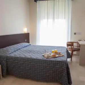 3* Hotel Auto Park Con Ristorante Interno E Grande Parcheggio Gratuito